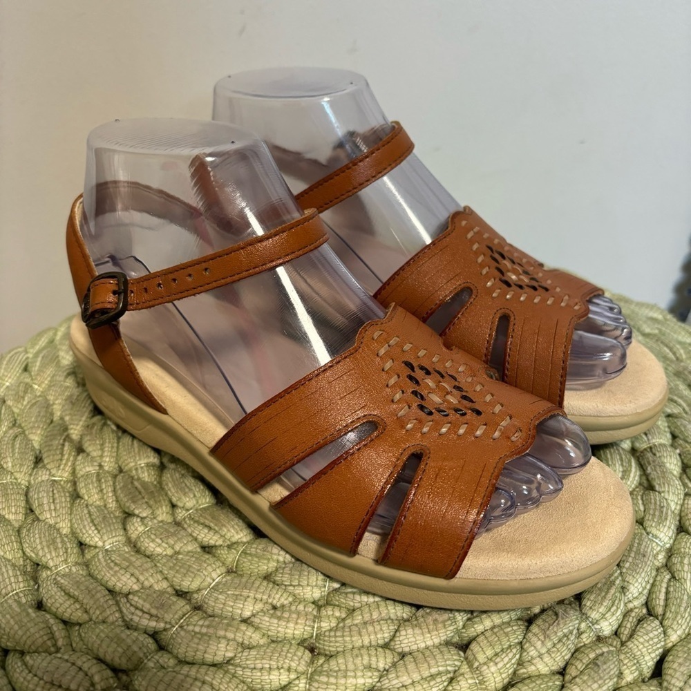 SAS Aztex Brown Leather Huarache Ankle Strap Flat Comfort Sandals Size 7 WIDE